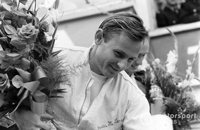 Podio: el ganador de la carrera Bruce McLaren