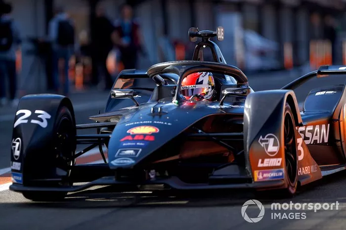 Sébastien Buemi, Nissan e.Dams, Nissan IMO2 in the pit lane
