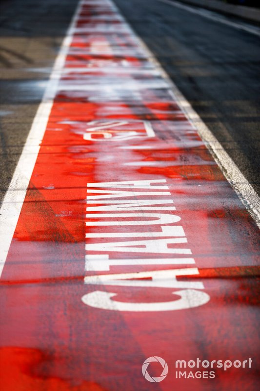 Drying track in the pit lane