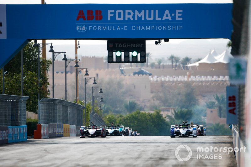 Salida: Alexander Sims, BMW I Andretti Motorsports, BMW iFE.20, Sébastien Buemi, Nissan e.Dams, Nissan IMO2