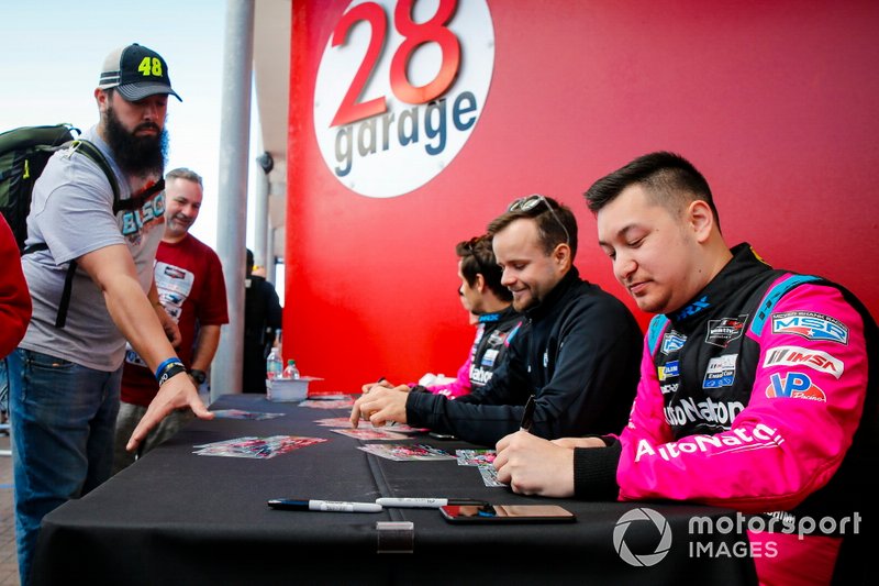 #86 Meyer Shank Racing w/Curb-Agajanian Acura NSX GT3, GTD: Mario Farnbacher, Matt McMurry, Shinya Michimi, Jules Gounon, autograph session