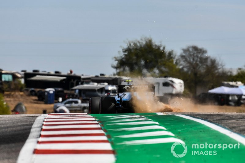 Robert Kubica, Williams FW42, torna in pista dopo essere andato largo