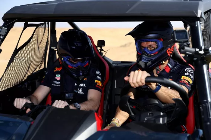 Max Verstappen, Alexander Albon, Red Bull Racing,  Red Bull Desert Racing allo Skydive Dubai