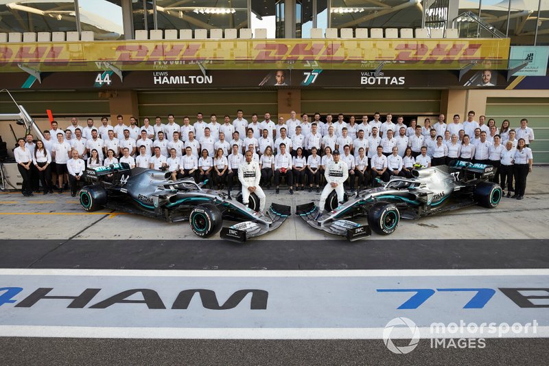 Lewis Hamilton, Mercedes AMG F1, Valtteri Bottas, Mercedes AMG F1, e il Team Mercedes F1 2019