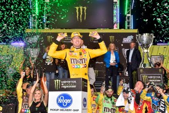 Race winner and Champion Kyle Busch, Joe Gibbs Racing, Toyota Camry M&M'