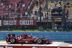 Scott Dixon, Chip Ganassi Racing Chevrolet takes the win