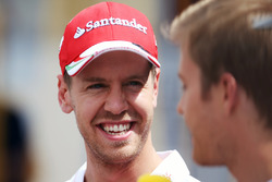 Sebastian Vettel, Ferrari con Nico Rosberg, Mercedes AMG F1