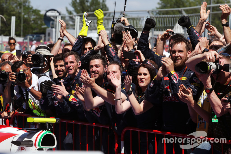 Red Bull Racing celebran victoria de Max Verstappen, Red Bull Racing en parc ferme