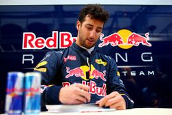 Daniel Ricciardo, Red Bull Racing schreibt Autogramme