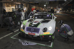 Pit stop #8 Bentley Team M-Sport, Bentley Continental GT3: Andy Soucek, Wolfgang Reip, Maxime Soulet