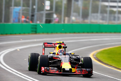 Daniil Kvyat, Red Bull Racing RB12 mit Funkenflug