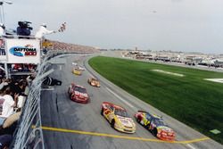 Jeff Gordon takes the victory ahead of his teammates Terry Labonte and Ricky Craven