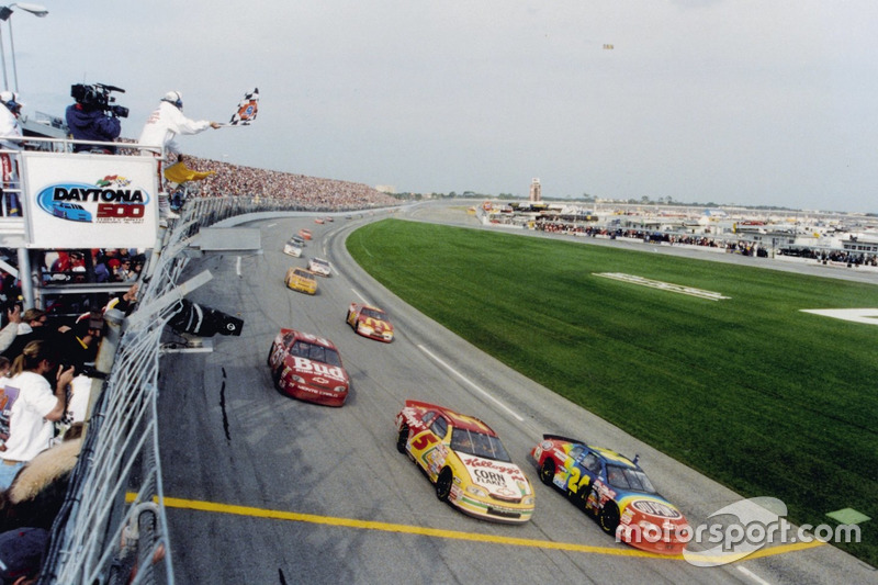 Jeff Gordon takes the victory ahead of his teammates Terry Labonte and Ricky Craven