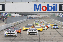 GTLM start: #25 BMW Team RLL, BMW M6 GTLM: Bruno Spengler, Bill Auberlen, Dirk Werner leads