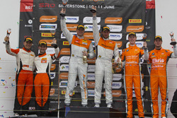 Podium: tweede plaats, Andreas Patzelt, Nicolaj Moller Madsen, PROsport Performance, racewinnaars Peter Terting, Jörg Viebahn, PROsport Performance, derde plaats, Simon Knap, Rob Severs, Racing Team Holland by Ekris Motorsport
