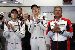 Timo Bernhard, Brendon Hartley, Porsche Team, Fritz Enzinger, vice-président LMP1, Porsche Team