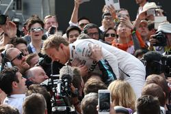 Winner Nico Rosberg, Mercedes AMG F1 Team in parc ferme