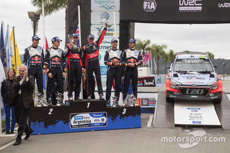 Podium: winners Hayden Paddon, John Kennard, Hyundai Motorsport, second place Sébastien Ogier, Julie