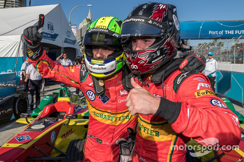 El ganador Lucas di Grassi, de Schaeffler de ABT Audi Sport, con su compañero de equipo en tercer lugar, Daniel Abt