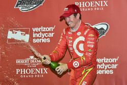 Le vainqueur Scott Dixon, Chip Ganassi Racing Chevrolet