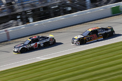 Kevin Harvick, Stewart-Haas Racing Chevrolet, Ryan Newman, Richard Childress Racing Chevrolet