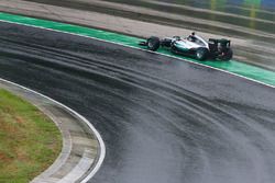 Nico Rosberg, Mercedes AMG F1 W07 Hybrid se va de ancho