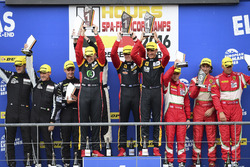 Podio LM GTE: i vincitori della gara #66 JMW Motorsport Ferrari F458 Italia: Rory Butcher, Robert Sm