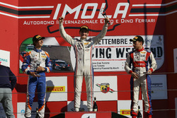 Podio Gara 2: il secondo classificato Lorenzo Colombo, BVM Racing, il vincitore della gara Job Van U
