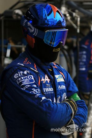 Un mécanicien Signatech Alpine