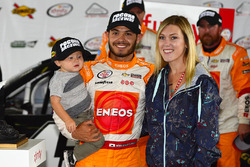 Race winner Kyle Larson, Chip Ganassi Racing Chevrolet with son Owen and girlfriend Katelyn Sweet