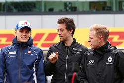 Marcus Ericsson, Sauber F1 Team, Jolyon Palmer, Renault Sport F1 Team, et Kevin Magnussen, Renault Sport F1 Team, durant la parade des pilotes