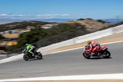 Superbikes in der Corkscrew-Passage