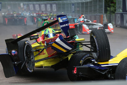 Lucas di Grassi, ABT Schaeffler Audi Sport and Sébastien Buemi, Renault e.Dams crash in the first corner