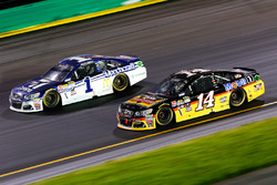 Tony Stewart, Stewart-Haas Racing, Jamie McMurray, Chip Ganassi Racing Chevrolet
