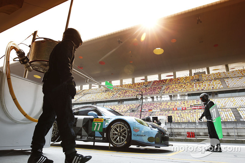 #77 Dempsey Proton Competition Porsche 911 RSR: Richard Lietz, Michael Christensen