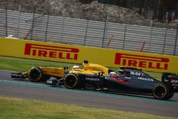 Kevin Magnussen, Renault Sport F1 Team RE16 and Jenson Button, McLaren Honda F1 Team MP4-31