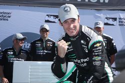 Pole winner Simon Pagenaud, Team Penske Chevrolet