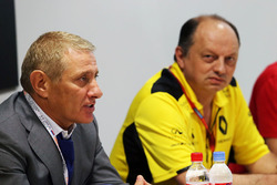 Boris Rotenberg, SMP Bank and SGM Group Co-Owner and Frederic Vasseur, Renault Sport F1 Team Racing