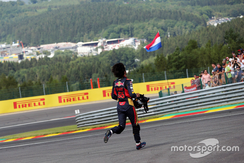 Carlos Sainz Jr., Scuderia Toro Rosso retired from the race