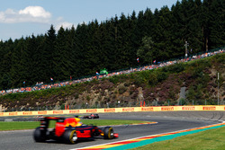 Daniil Kvyat, Scuderia Toro Rosso STR11 precede Daniel Ricciardo, Red Bull Racing RB12