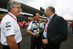 Ron Dennis, McLaren Executive Chairman with Tetsuya Shoji, Chief Executive Officer and President of NTT Communications Corporation