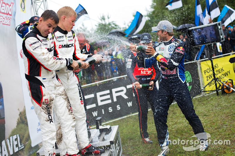 Podio: Ott Tanak, Raigo Molder, DMACK World Rally Team; Andreas Mikkelsen, Anders Jäger, Volkswagen Polo WRC, Volkswagen Motorsport; Hayden Paddon, John Kennard, Hyundai i20 WRC, Hyundai Motorsport