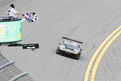 #44 Magnus Racing Audi R8 LMS: John Potter, Andy Lally, Marco Seefried, René Rast pakt de overwinnin