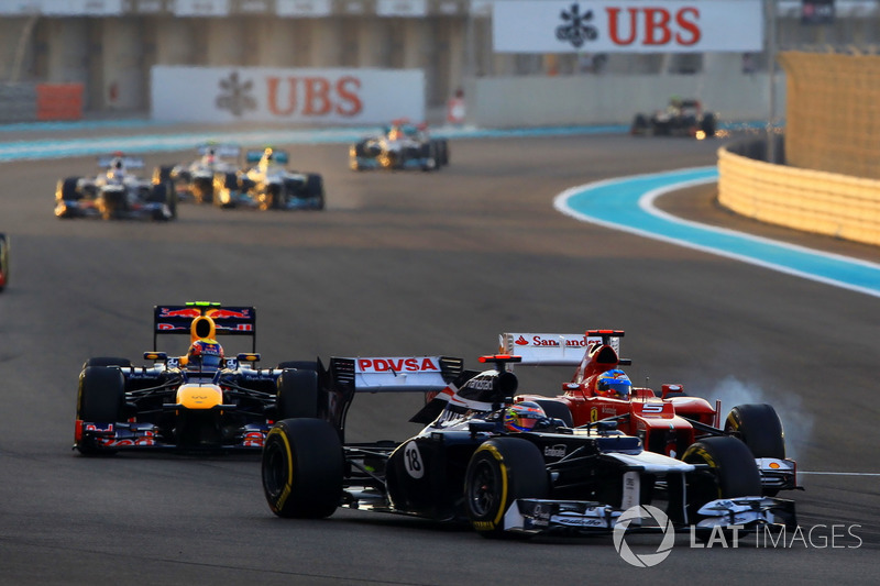 Pastor Maldonado, Williams Renault FW34 battles with Fernando Alonso, Ferrari F2012 and Mark Webber,