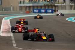 Daniel Ricciardo, Red Bull Racing RB13, Kimi Raikkonen, Ferrari SF70H, Max Verstappen, Red Bull Raci