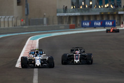Lance Stroll, Williams FW40 leads Romain Grosjean, Haas F1 Team VF-17