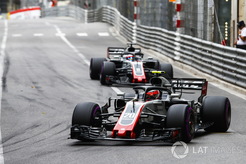 Kevin Magnussen, Haas F1 Team VF-18 y Romain Grosjean, Haas F1 Team VF-18
