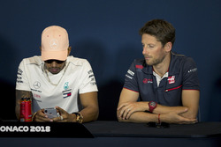 Lewis Hamilton, Mercedes-AMG F1 and Romain Grosjean, Haas F1 in the Press Conference