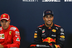 Sebastian Vettel, Ferrari y Daniel Ricciardo, Red Bull Racing en la conferencia de prensa
