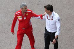 Maurizio Arrivabene, Team Principal, Ferrari, with Toto Wolff, Executive Director (Business), Mercedes AMG